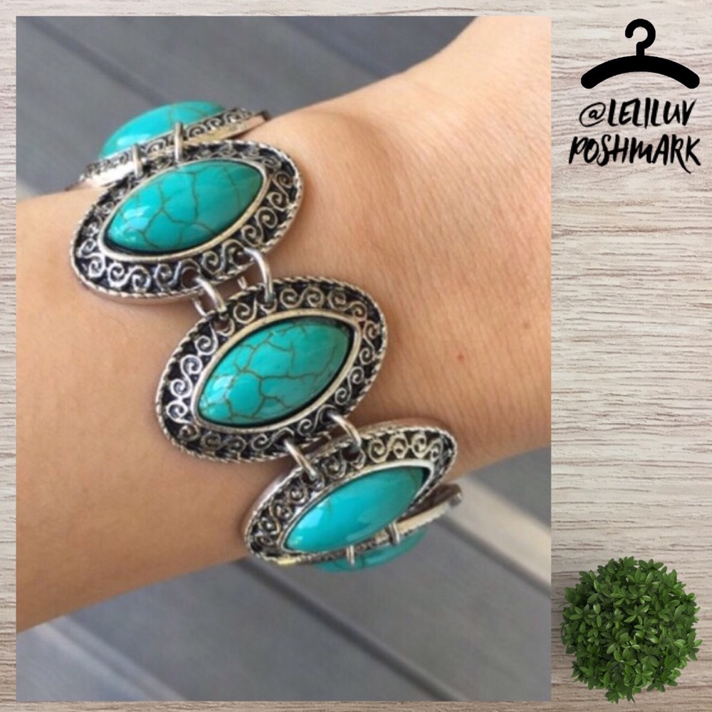 3/$25🛍️ T&J Simulated turquoise and silver tone bracelet